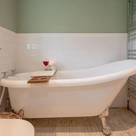 High Moor - Luxury Cottages Уитби